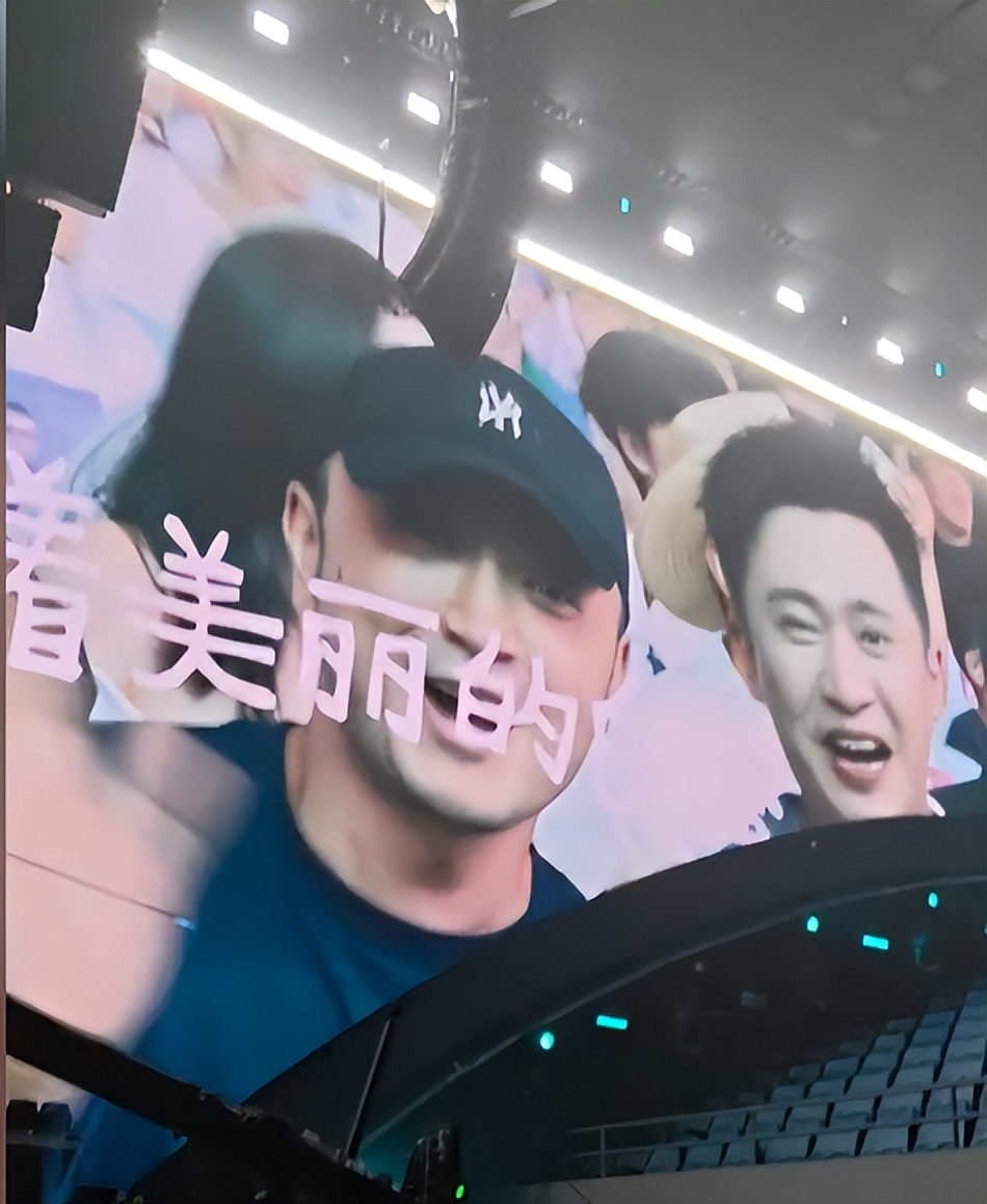 摊事了！央视主持人海外游，带妻女高调炫耀海外生活，被网友骂惨