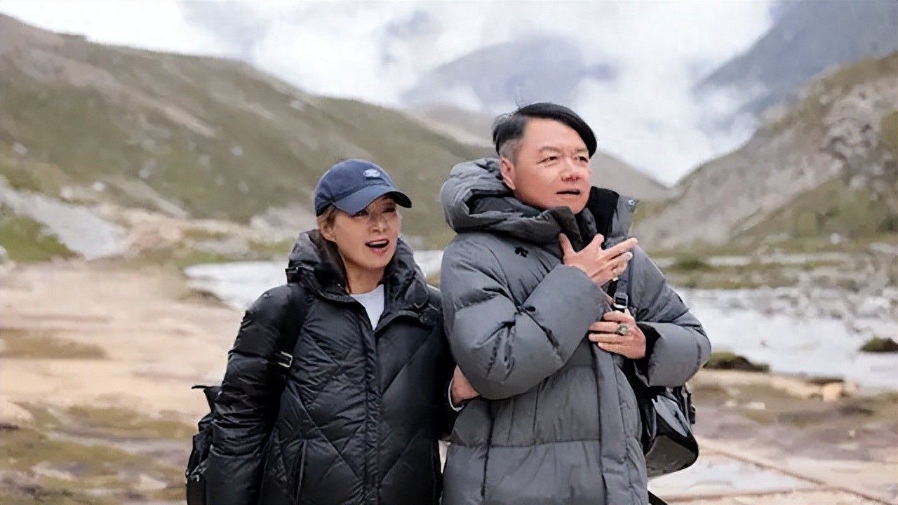 66岁港星饱受丧妻之痛至今仍未走出，分享开心片段遭网友抨击