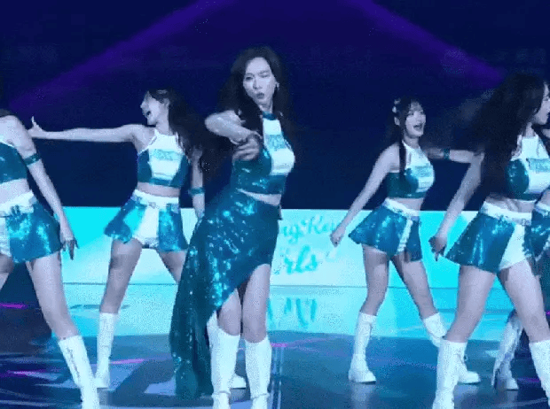 51岁林志玲跳女团舞引热议，发文回应尽显人生通透