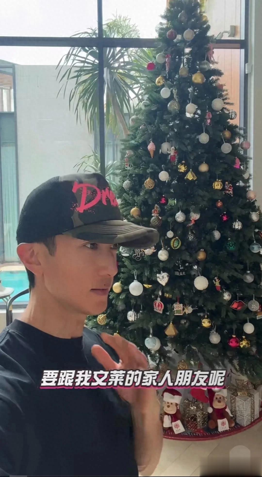 吴尊带家人回文莱跨年，豪宅好气派，本人大秀八块腹肌的好身材