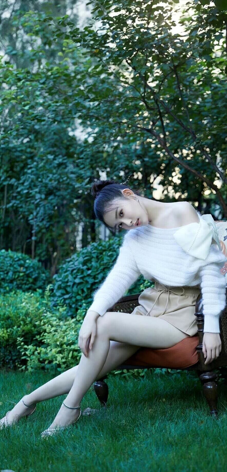 内娱造型黑马!孟子义黑纱礼裙气场全开