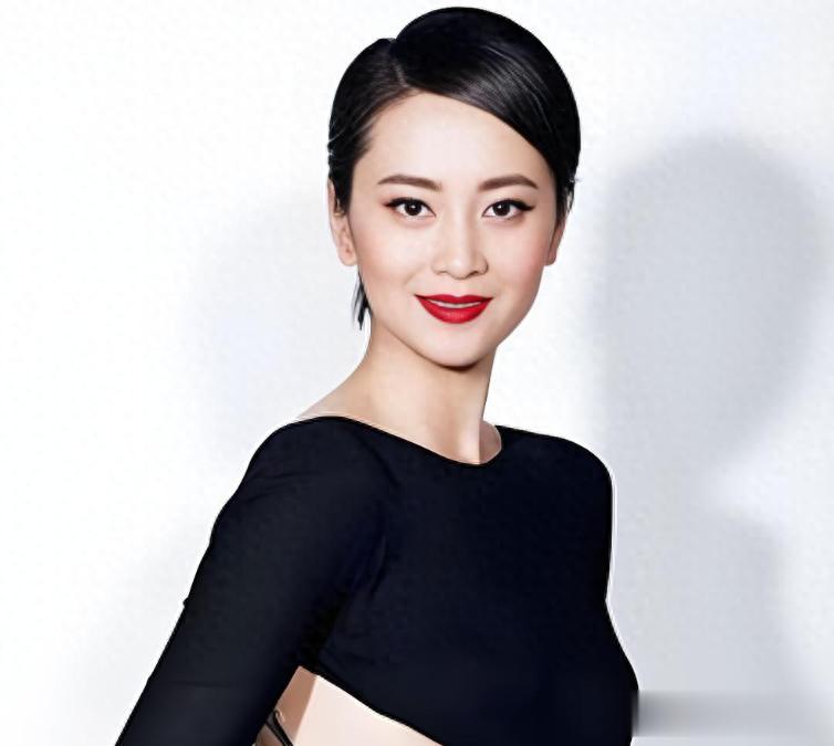 她是最干净的女演员，与小4岁丈夫结婚18年零绯闻，对婆婆像亲妈