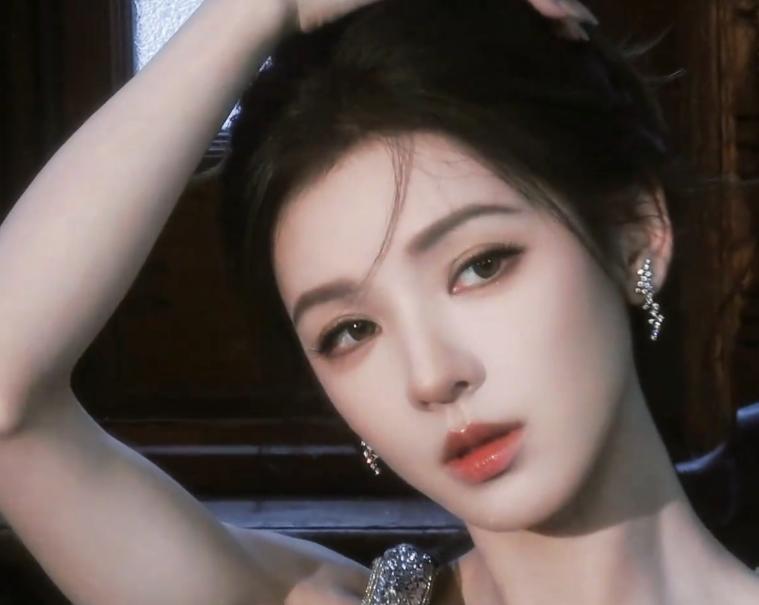 张予曦携小14岁亲弟出镜,曾被父母瞒着生二胎,背后的真相太现实