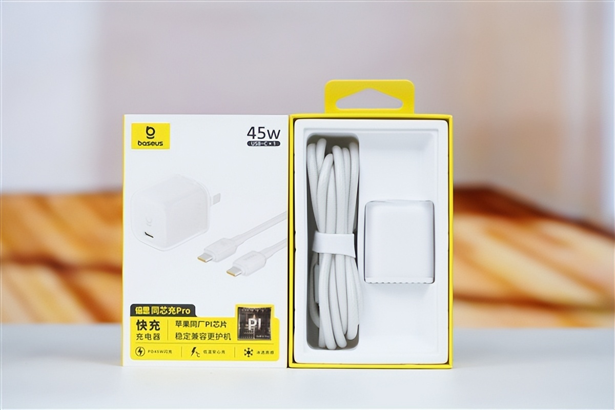 完美適配iPhone17全系快充！倍思同芯充Pro快充充電器套裝圖賞