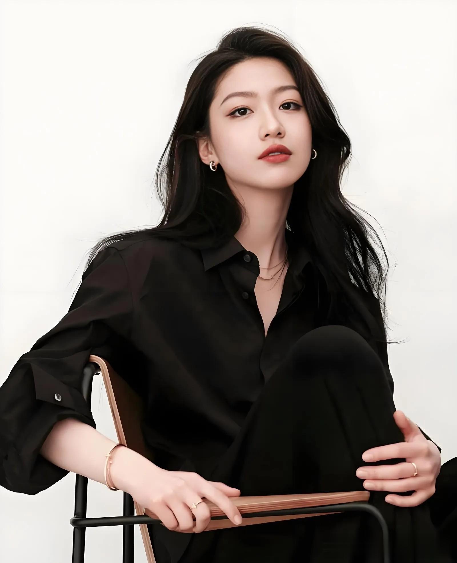 向涵之才23岁？这大气长相也太“显贵”了耐看型美人真的越品越香