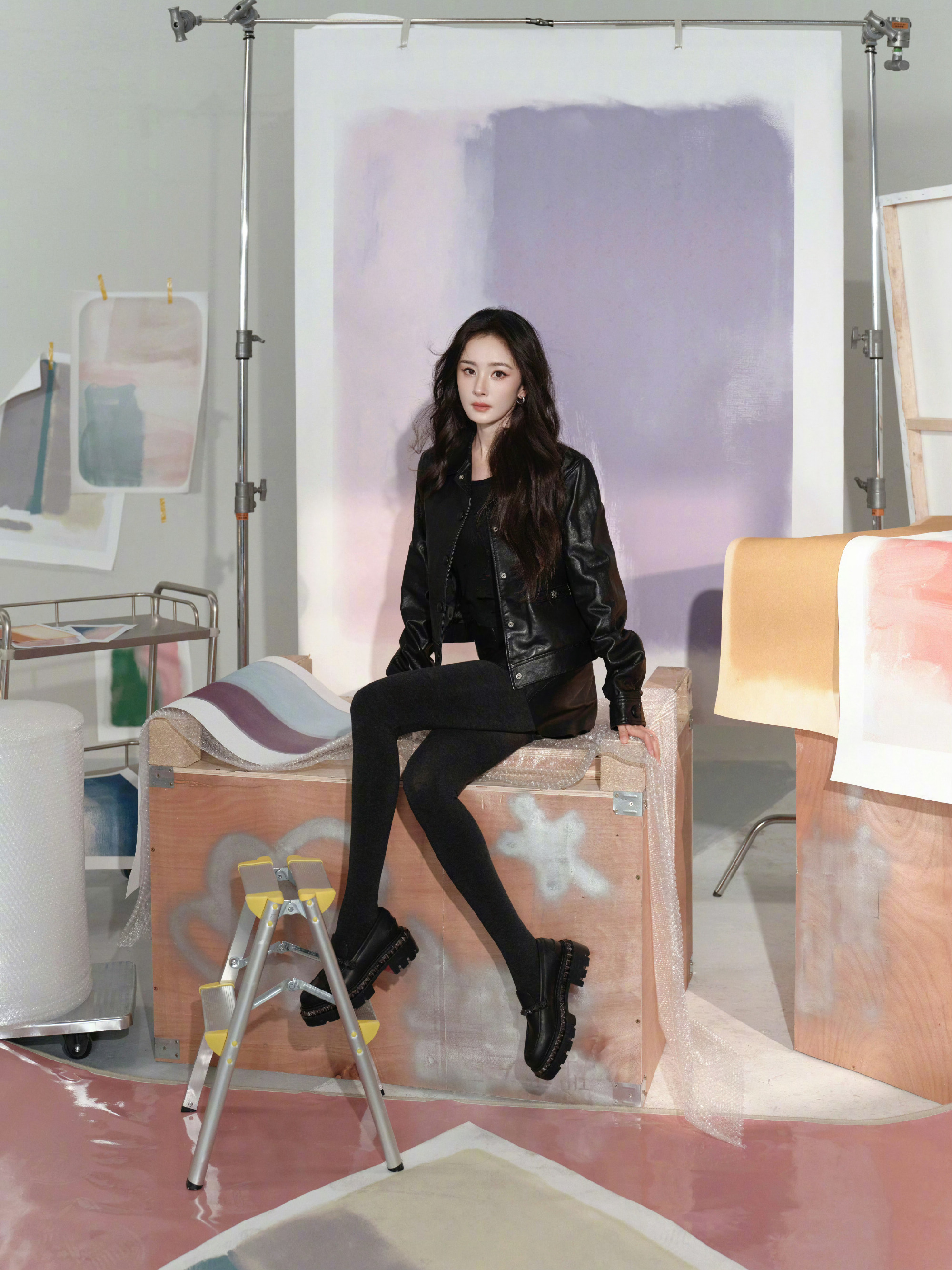 杨幂 皮衣皮裙 妈妈幂呀 厚丝袜也一样顶