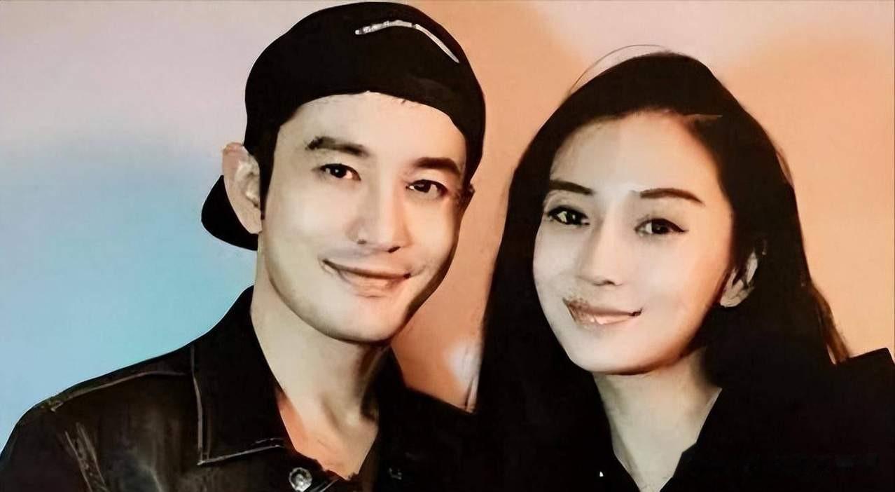 杨颖带小海绵餐厅吃饭被偶遇，一身搭配显华贵，小海绵身高傲人