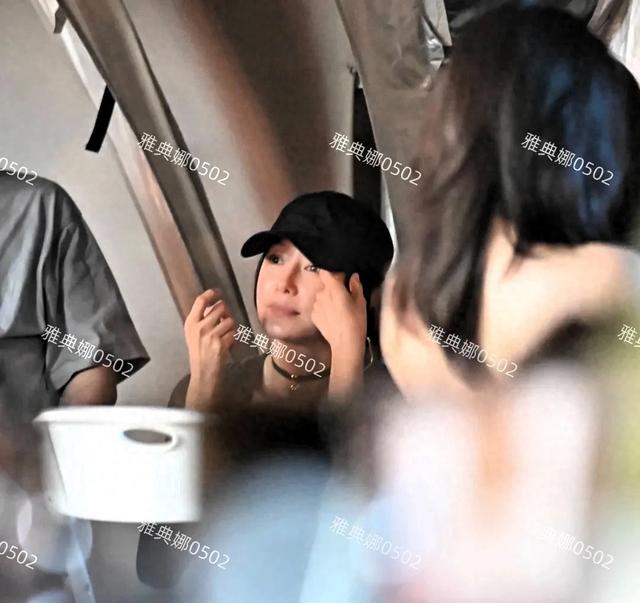 阿那亚偶遇秦岚，身材很好但脸能看出年纪，一看就是40多岁的状态