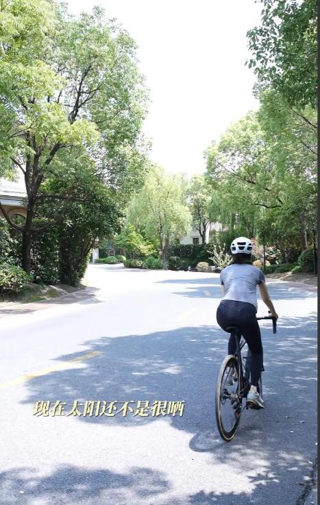 央视42岁王冠上海豪宅曝光，三层别墅带俩院子，新婚一年生活滋润