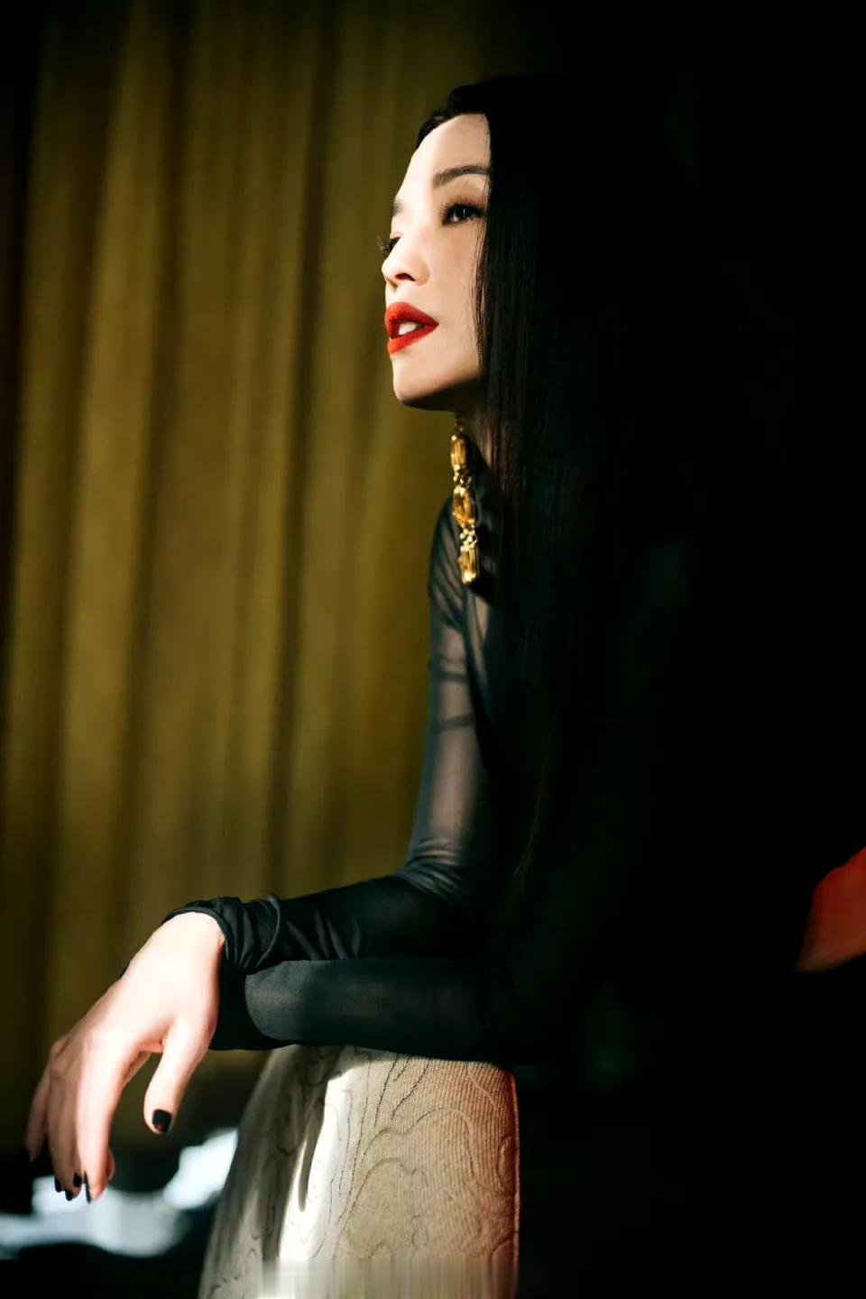 舒淇暗夜红唇黑纱长裙 ???