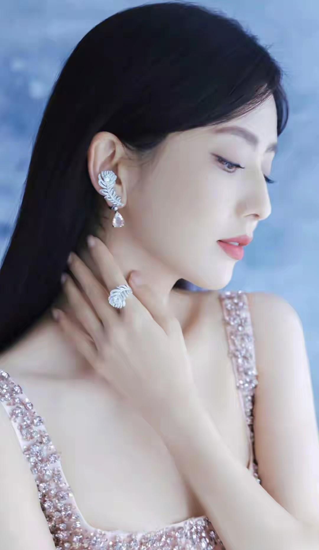 佟丽娅长发仙成画中人，短发嫩成校园女神，两种风格两种惊艳