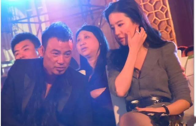 刘亦菲早年油色亮丝，又清纯又性感的感觉