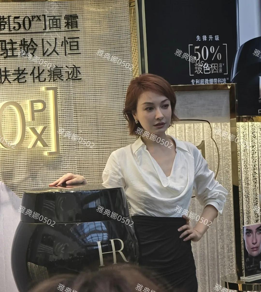 吴昕怎么逆生长了？42岁的她不但没有变老，反而越来越漂亮苗条了