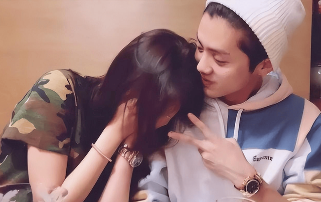 关晓彤正式回应分手,1句话让网友明白!挺过了7年,不是恋爱脑!