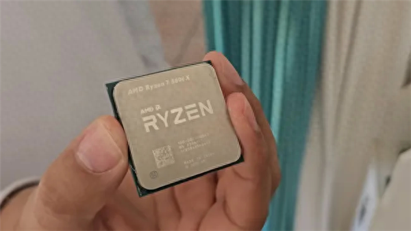 锐龙7 5800X用一年坏了:降频300MHz成功起死回生