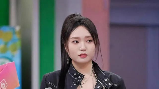 李雪琴暴瘦20斤亮相《你好星期六》紧致皮肤惊艳全网，网友却吐槽：土气难改?