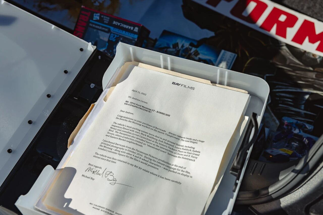 从银幕反派到收藏圣物，电影《变形金刚》里的福特野马霸天虎警车想要吗？