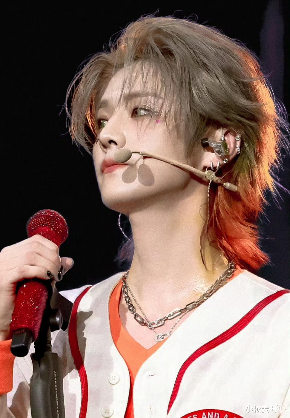 鹿晗关晓彤同款挂件，网友又开始“吃瓜”啦！