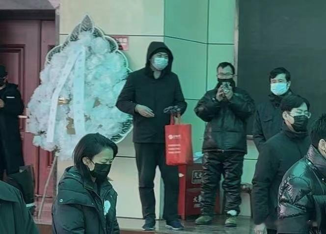 别再夸赞许亚军了，何晴闺蜜曝许何离家原因，他的沉默早有预兆