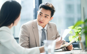 小伙考公成功上岸，审查期间却被妻子举报，真相居然是为了小舅子……