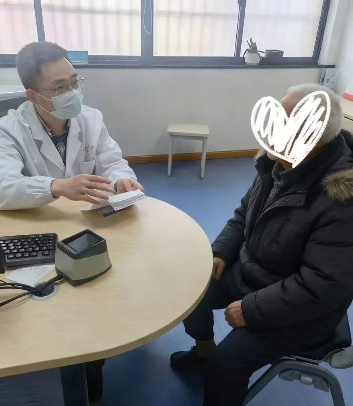 女演员林允被曝拍戏时吃小药丸，医生警告：不能乱用！或导致严重后果