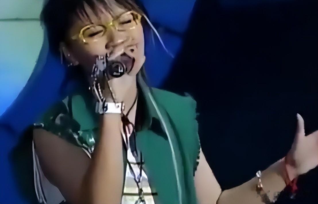 36岁最惨超女现状曝光，已生子，住5㎡三室一厅，被300万人羡慕