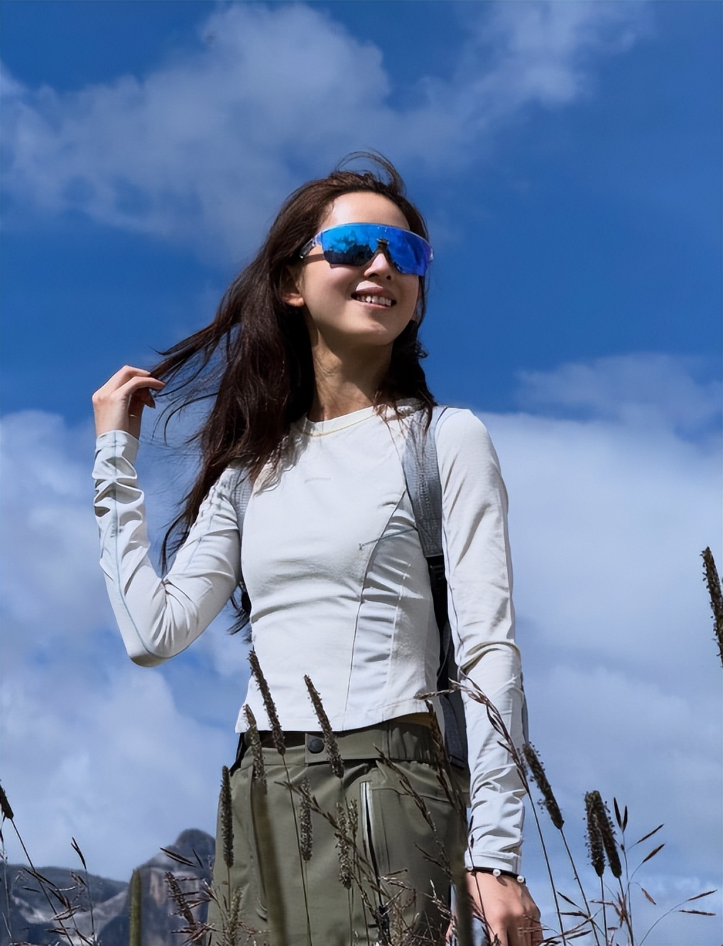 31岁章泽天国外发打网球素颜照,网友评价:年轻,漂亮,还有脑子