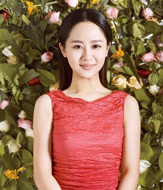 官媒接连发文，高调官宣32岁杨紫喜讯，全网恭喜，终于等到这一天