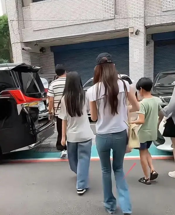 父亲节这天,汪小菲的两个举动,撕碎了具俊晔苦苦维持3年的体面