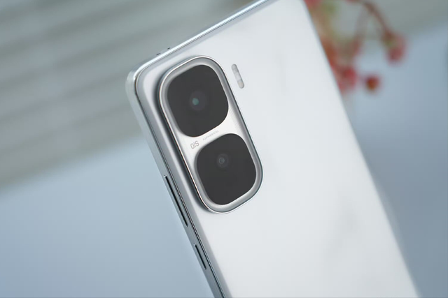 国补后2379元,骁龙8至尊+2K直屏+6800mAh,堪称旗舰“水桶机”