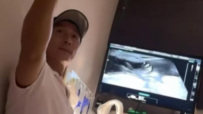 计划生四个？港男星将于12月升级当爸，曝如今被太太下“催生令”