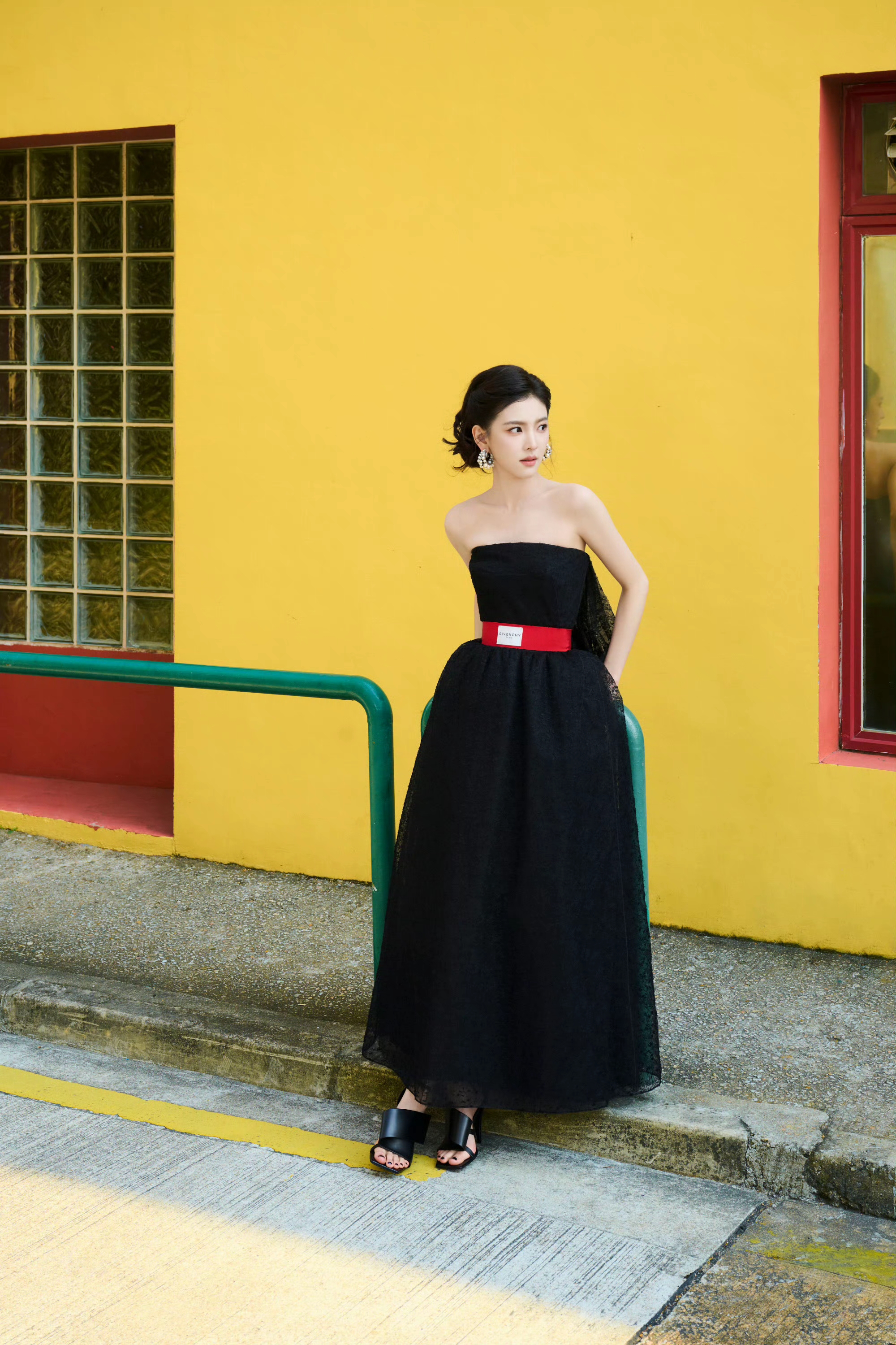 章若楠抹胸连衣裙，美美滴小姐姐