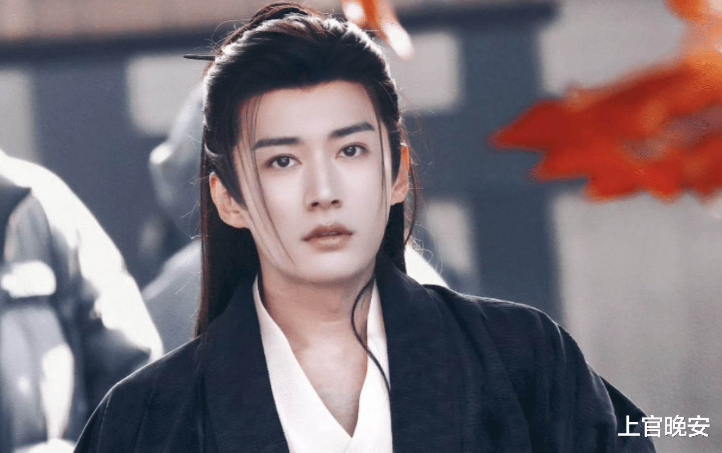 被丑手指拖累的6位明星，长了一张好看的脸，但伸出手能把人笑死