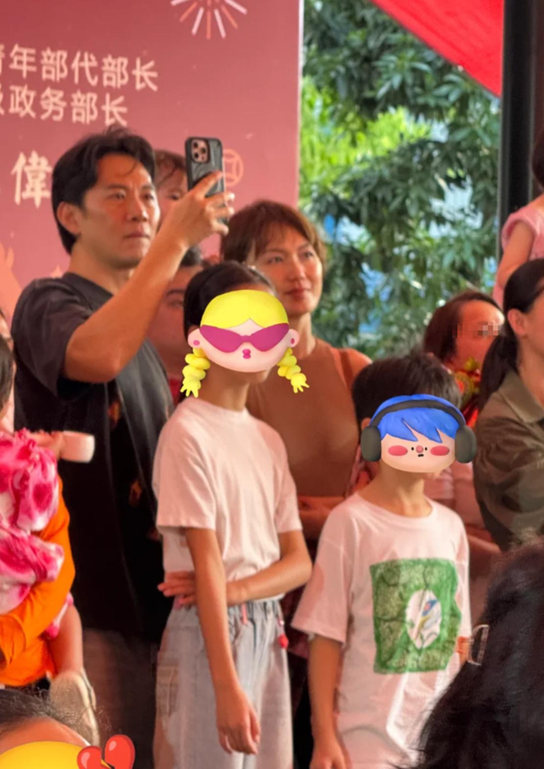 偶遇戚玉武一家四口，本人被评不好看很普通，女儿露脸长得很漂亮