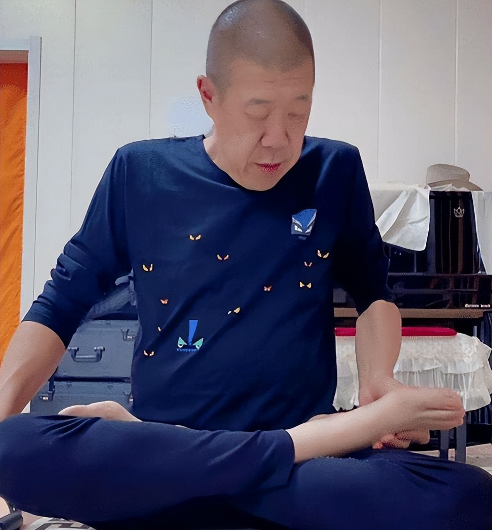 喝酒毁掉2段婚姻，如今瘦到脱相，“许大马棒”秦卫东经历了什么