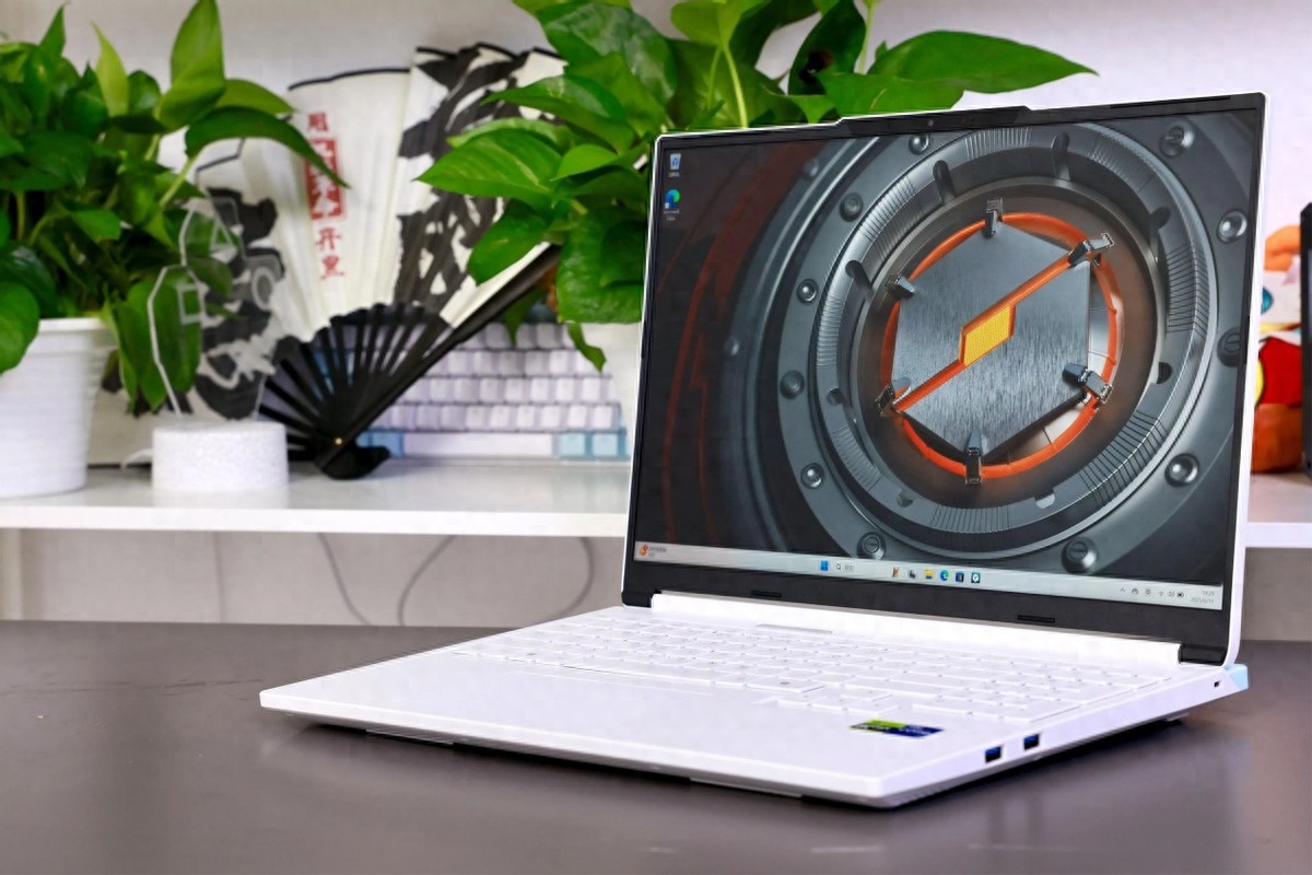 新模具、RTX5060性价比配置！机械革命极光X潮玩版7699元