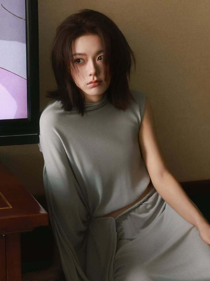 赵今麦造型释出，优雅大气，这一身好有韩剧女主的感觉。 ???