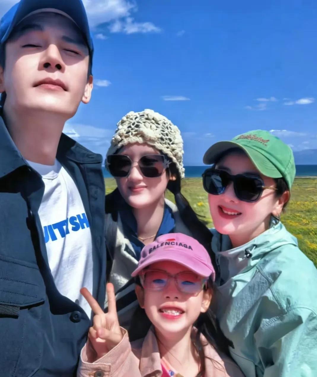 经超夫妇逛商场被偶遇！李琳暴瘦后脸垮断崖衰老，跟老公像两代人