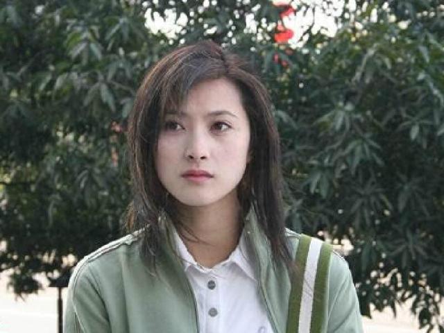 她被靳东抛弃,转身嫁父亲选的男人,45 岁被宠成公主,她凭什么?