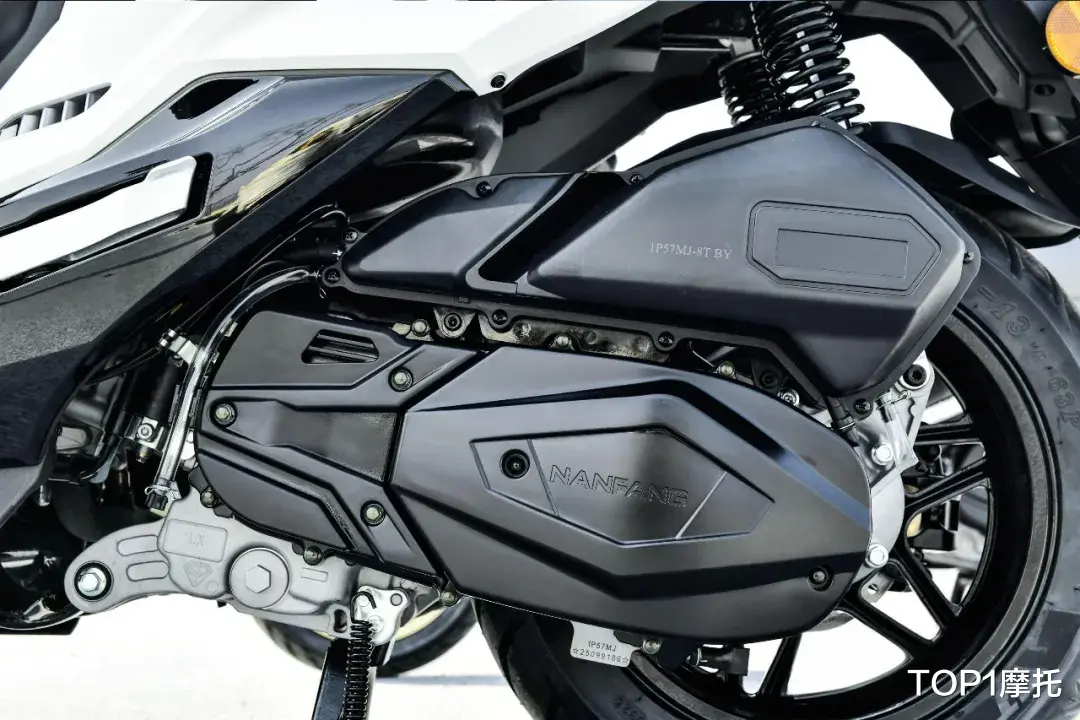 智能风挡+自调节大灯，南方飞鲨150即将上市，龙骨踏板也是平踏板