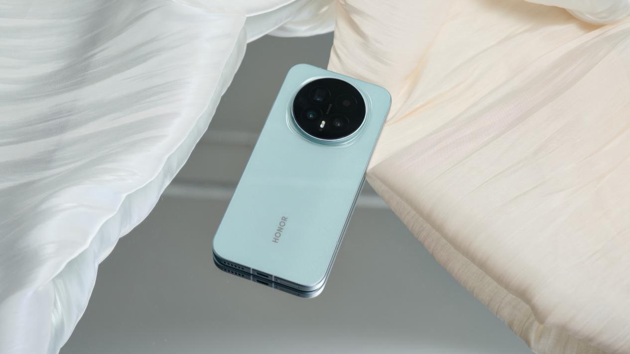 榮耀Magic8圖賞：超絕天青釉，窄邊藏巧思