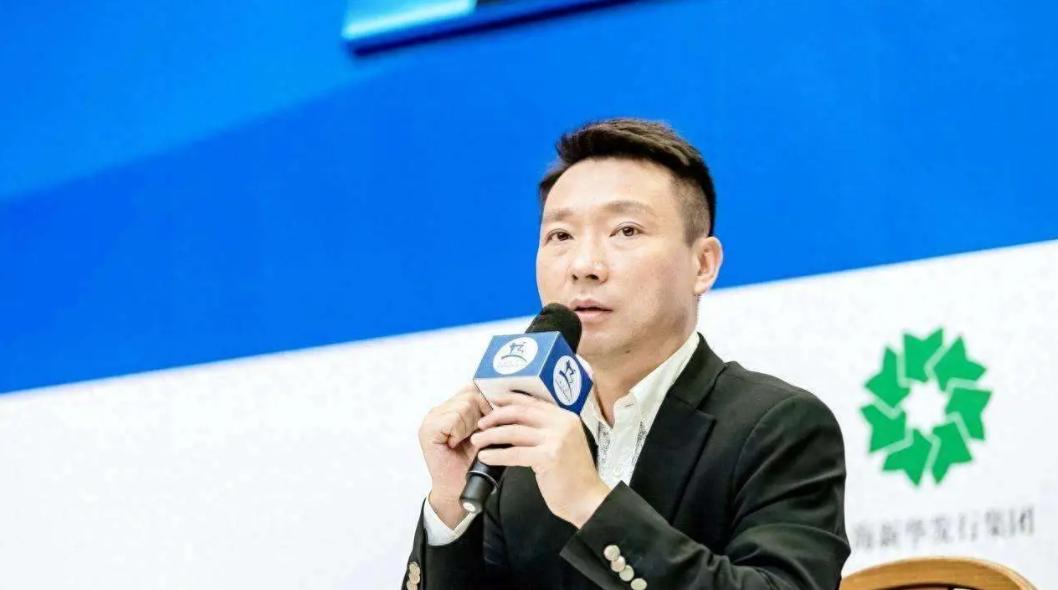 央媒官宣，康辉盼了20年的接班人终于出现，全网恭喜：太优秀了！