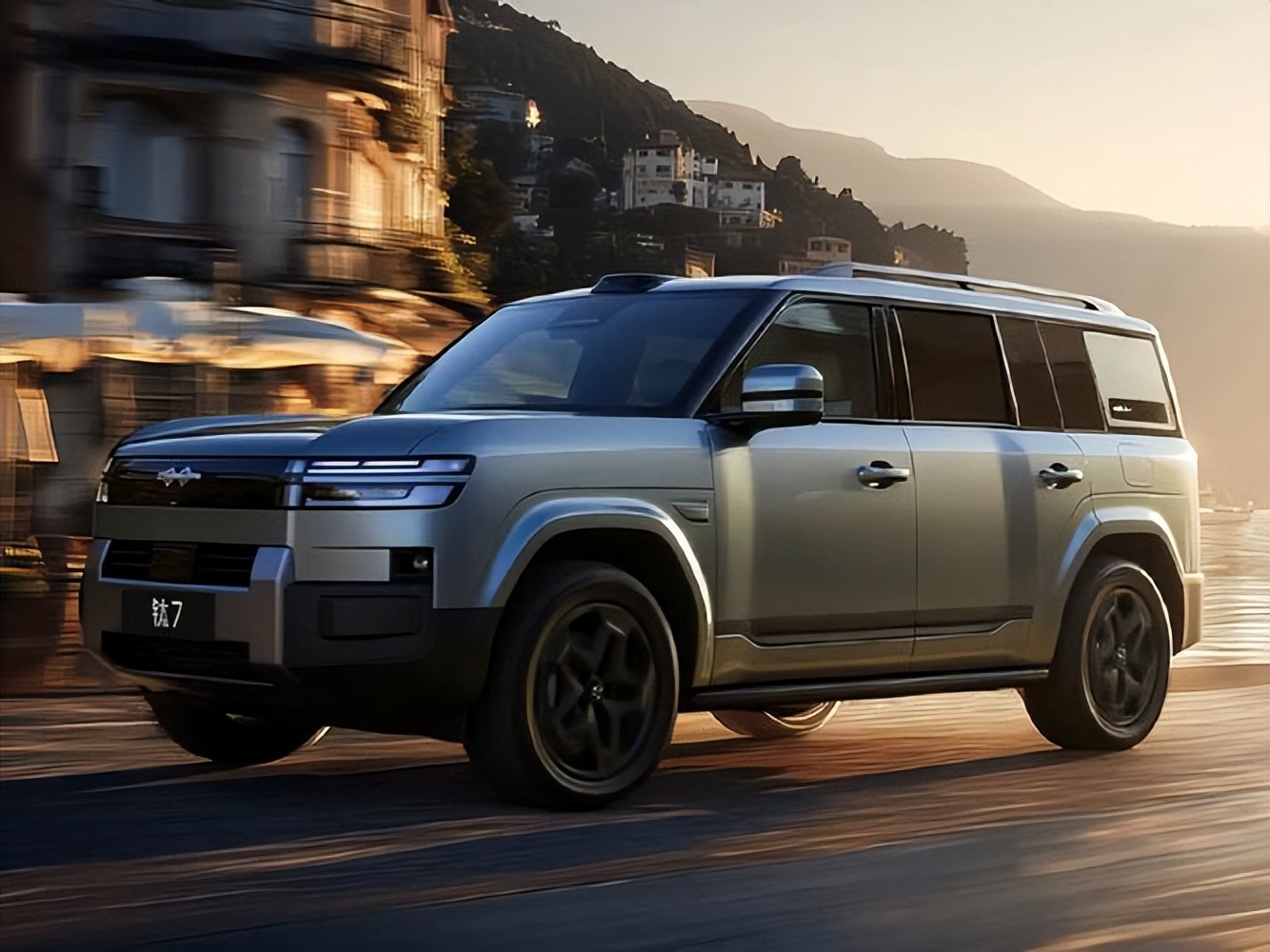 10月卖出20024辆，顶配车型占比超85%，方程豹钛7成功了？