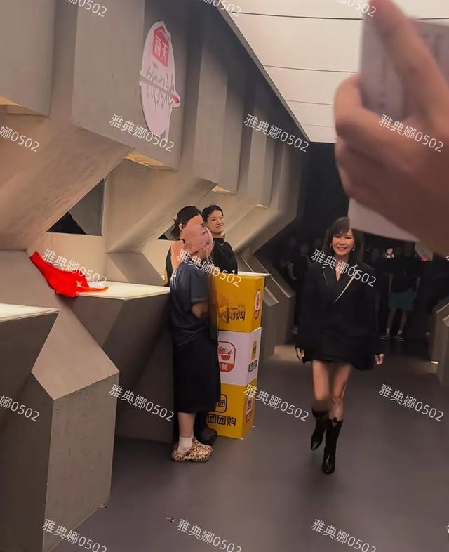 《一饭封神》现场见到谢霆锋刘嘉玲，谢霆锋好帅刘嘉玲的腿太美了