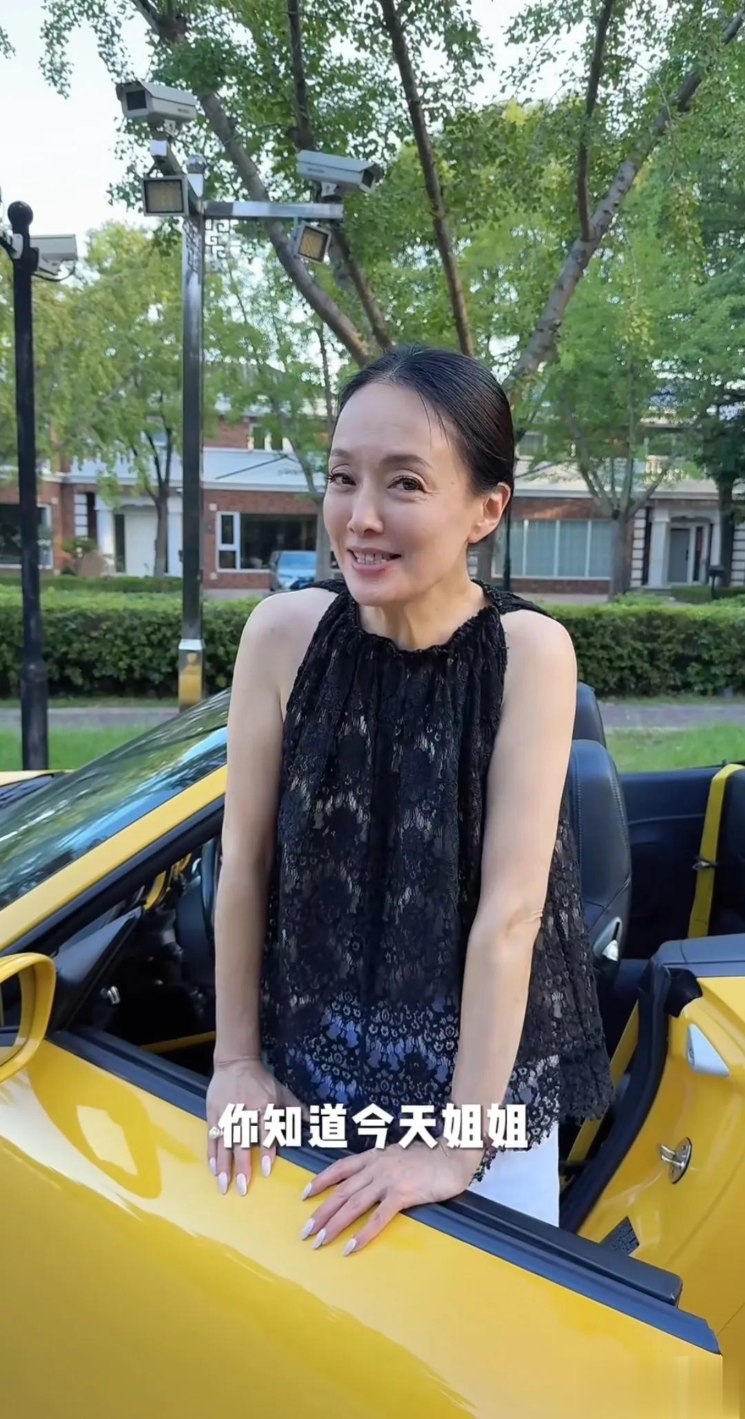 59岁于慧晒上海别墅，独栋3层院子宽，日常开跑车出门，好不惬意