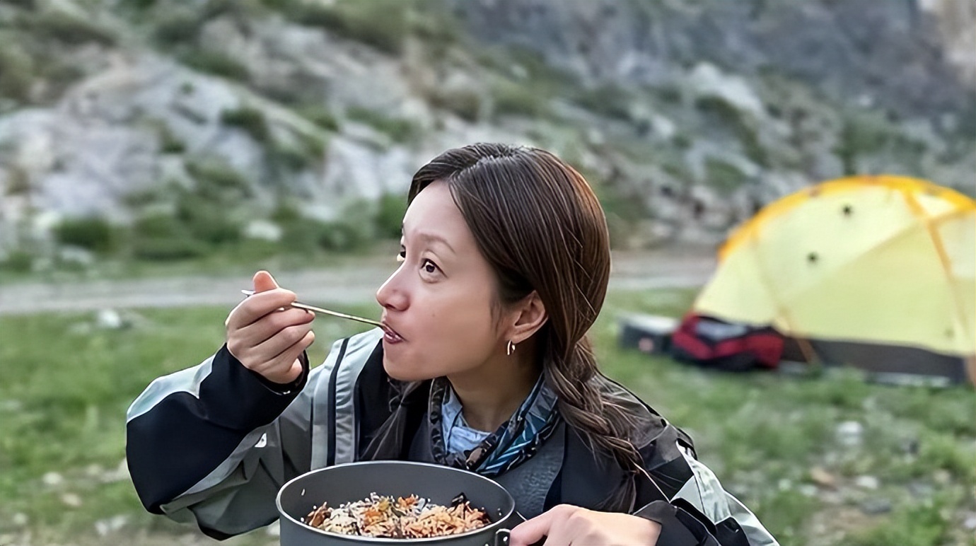 沈佳妮也没想到，41岁老公朱亚文再破天花板，让整个娱乐圈沉默了