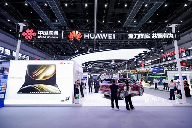 华为参展2025联通合作伙伴大会:鸿蒙生态重构人机交互新范式