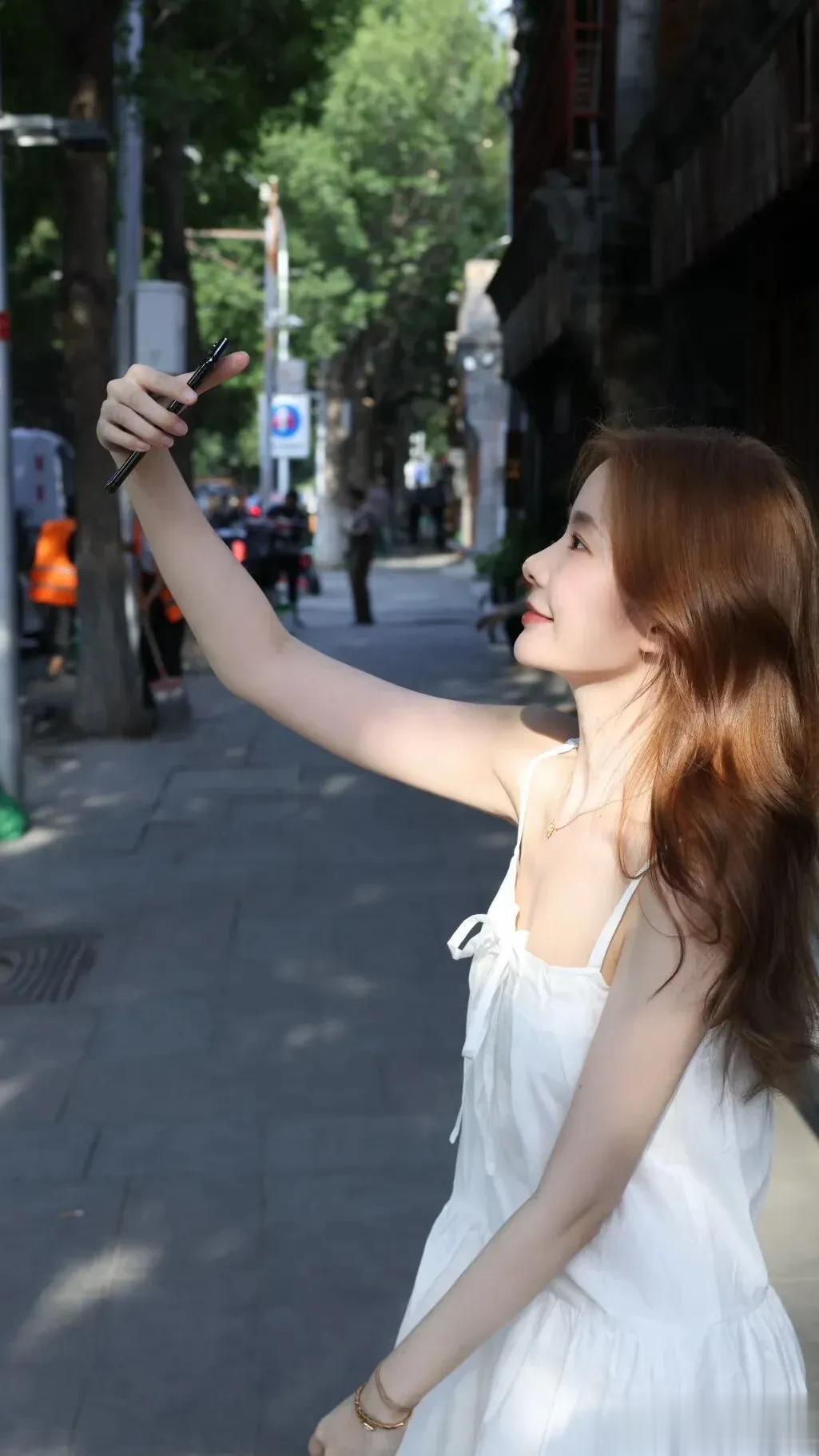 这才是真·纯欲风!陈卓璇穿搭随性不刻意,学起来!