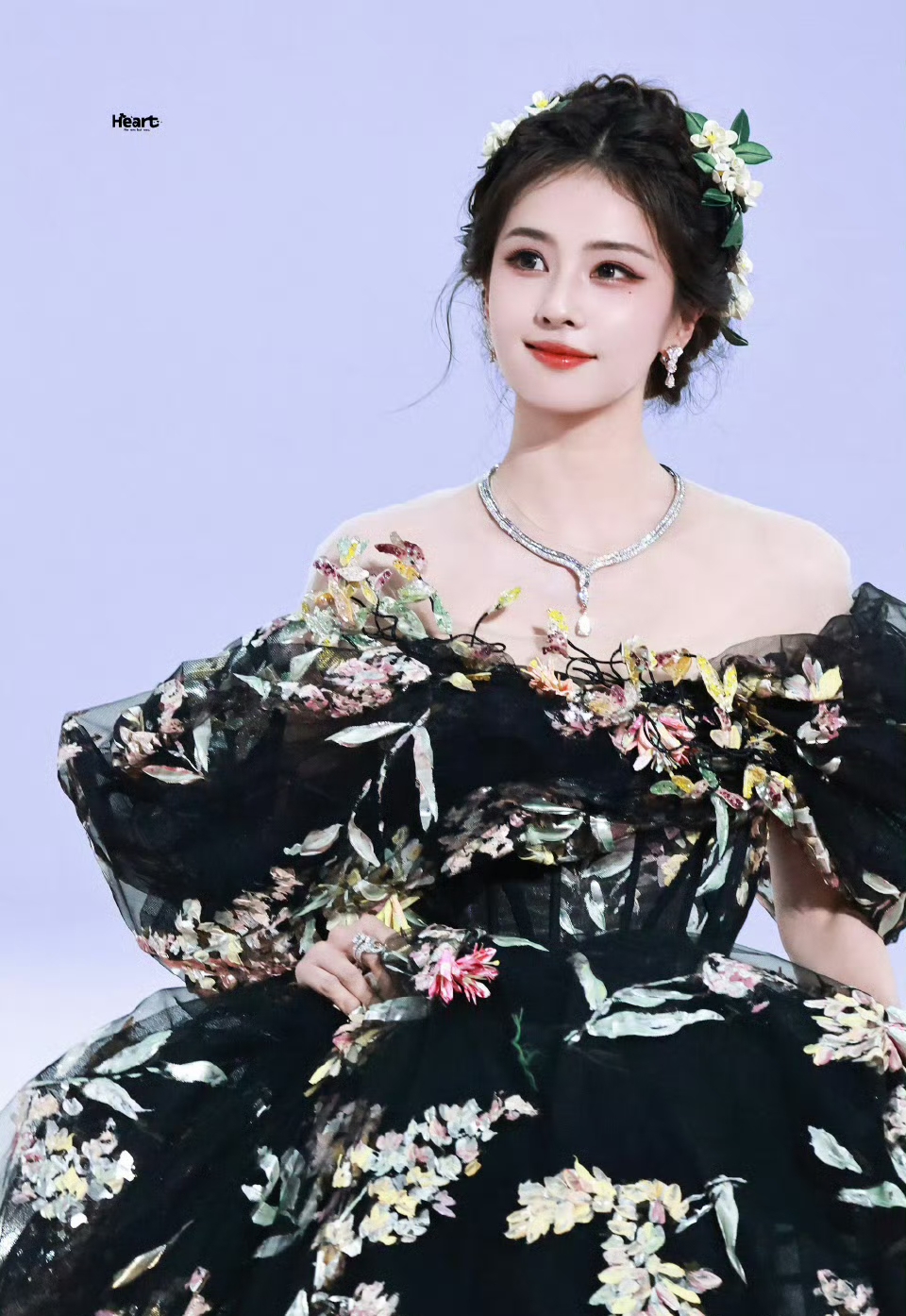 白鹿出席星光大赏活动，一晚上三套造型，都好美呀星光闪闪！