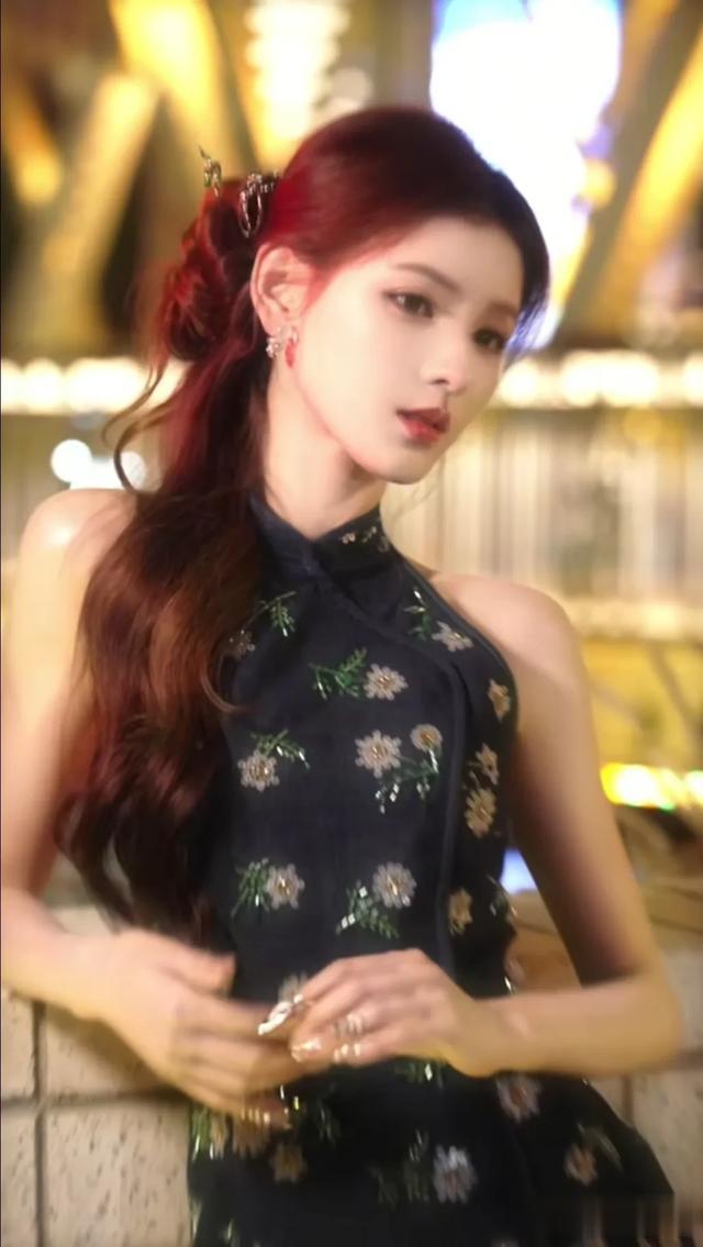 张予曦的浓颜深情眼冲击力有多强？网友：她得到了上天的偏爱